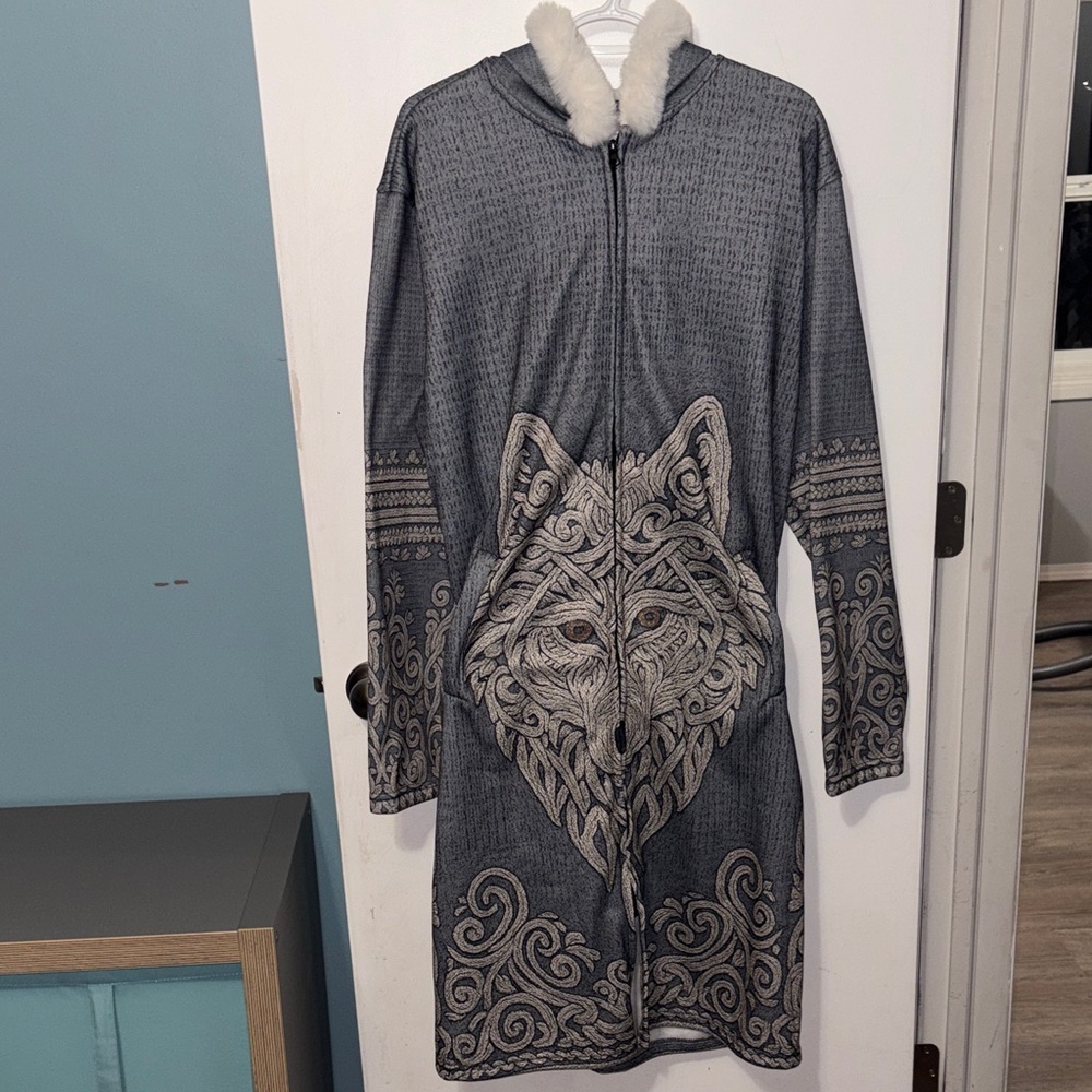 NWOT Wolf Design Long Coat 🧥 - Picture 1 of 11